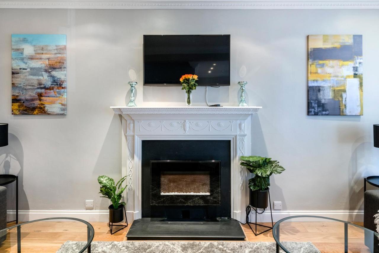 Victoria Mews House - By Sojourn Apartment London Bagian luar foto